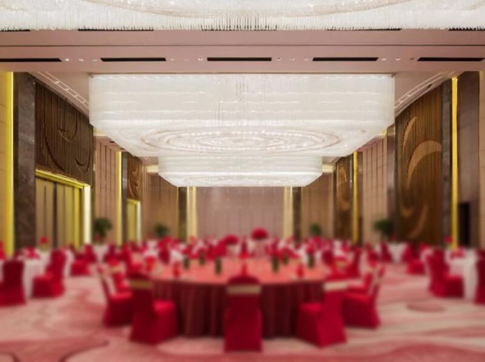 酒店現(xiàn)代吊燈，現(xiàn)代風(fēng)格酒店宴會廳燈具